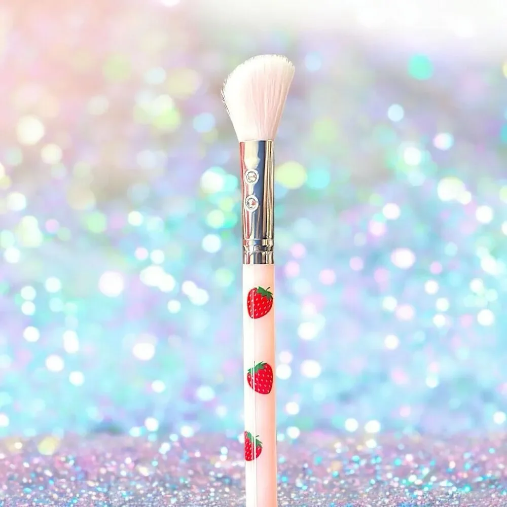 SLMISSGLAM Strawberry Blusher & Contour Brush NEW IN PACKAGE MSRP $28